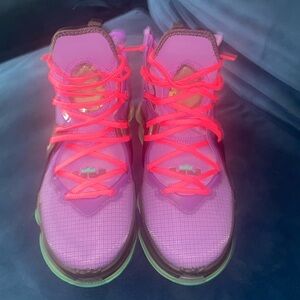 Lebron 19- Wild Berry/Cave Purple/Clear Emerald/Hyper Pink- 10.5 Men/ 12 Women